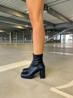 New CASSY Daisy - Bottines Noires A Mini Plateforme En Simili Cuir Souple Et Talon Bloc