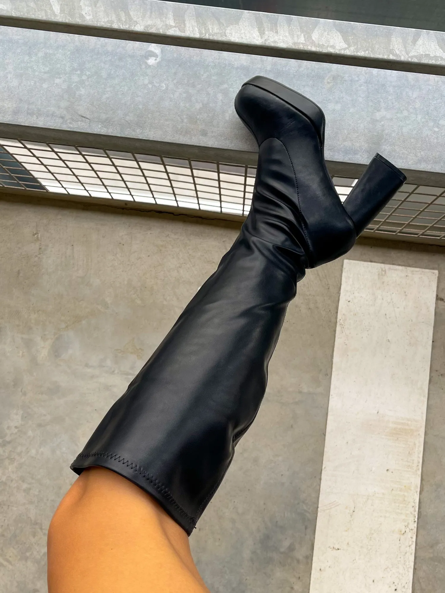 Cheap CASSY Daisy Ii - Bottes Noires A Mini Plateforme En Simili Cuir Souple Et Talon Bloc