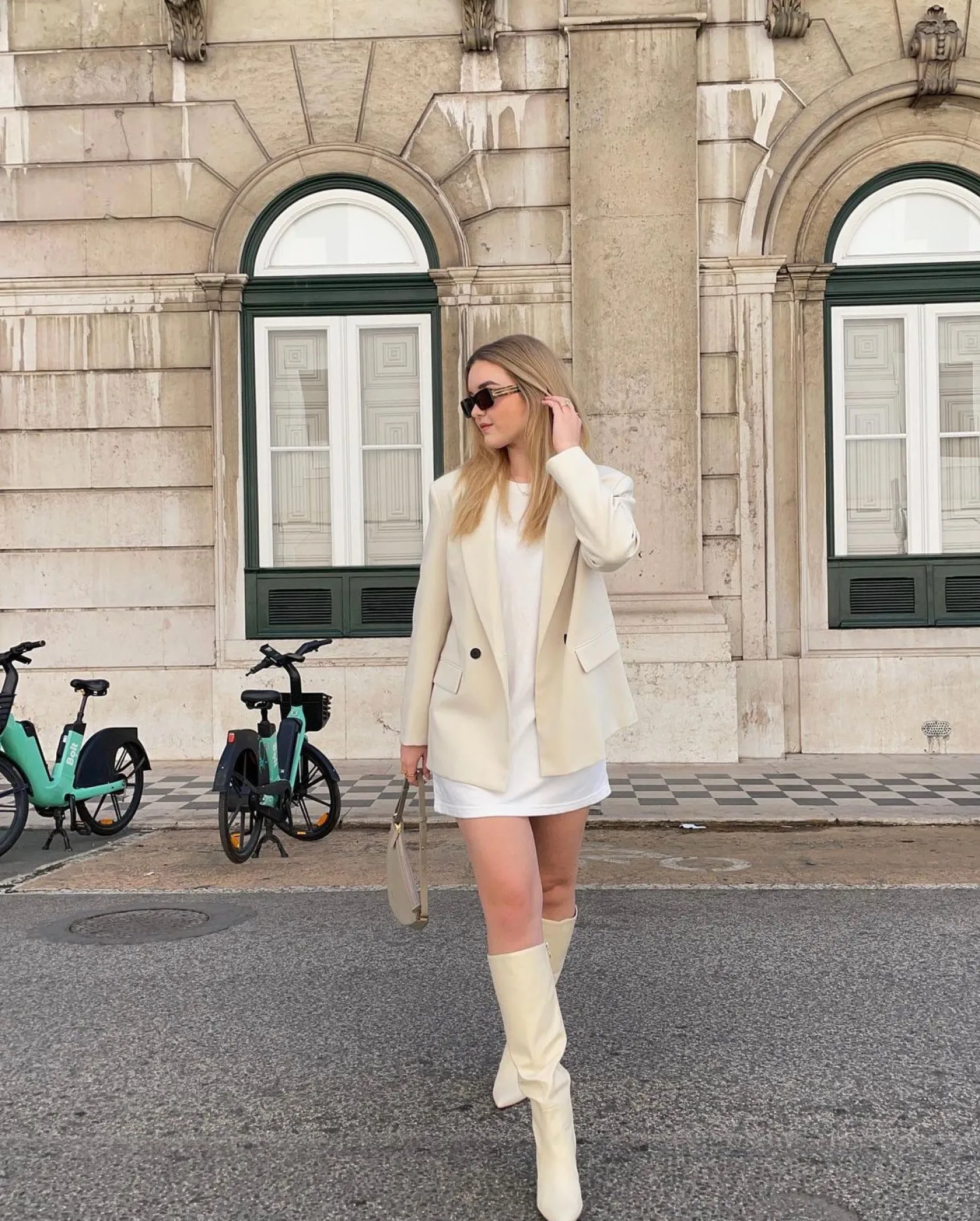 Sale CASSY Emily - Bottes Beiges Minimalistes A Bout Pointu Avec Zip