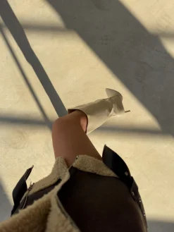 Sale CASSY Emily - Bottes Beiges Minimalistes A Bout Pointu Avec Zip