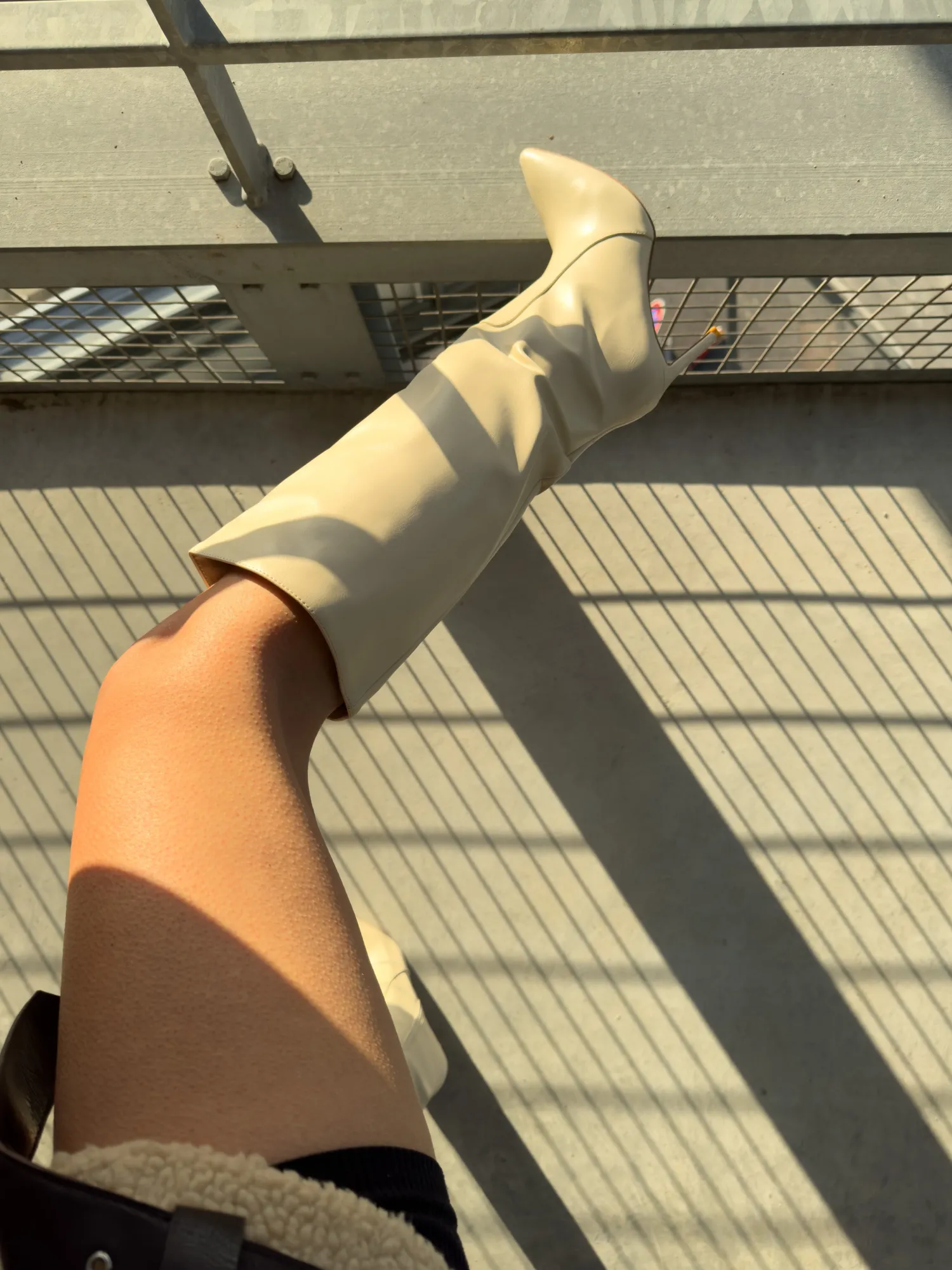 Sale CASSY Emily - Bottes Beiges Minimalistes A Bout Pointu Avec Zip