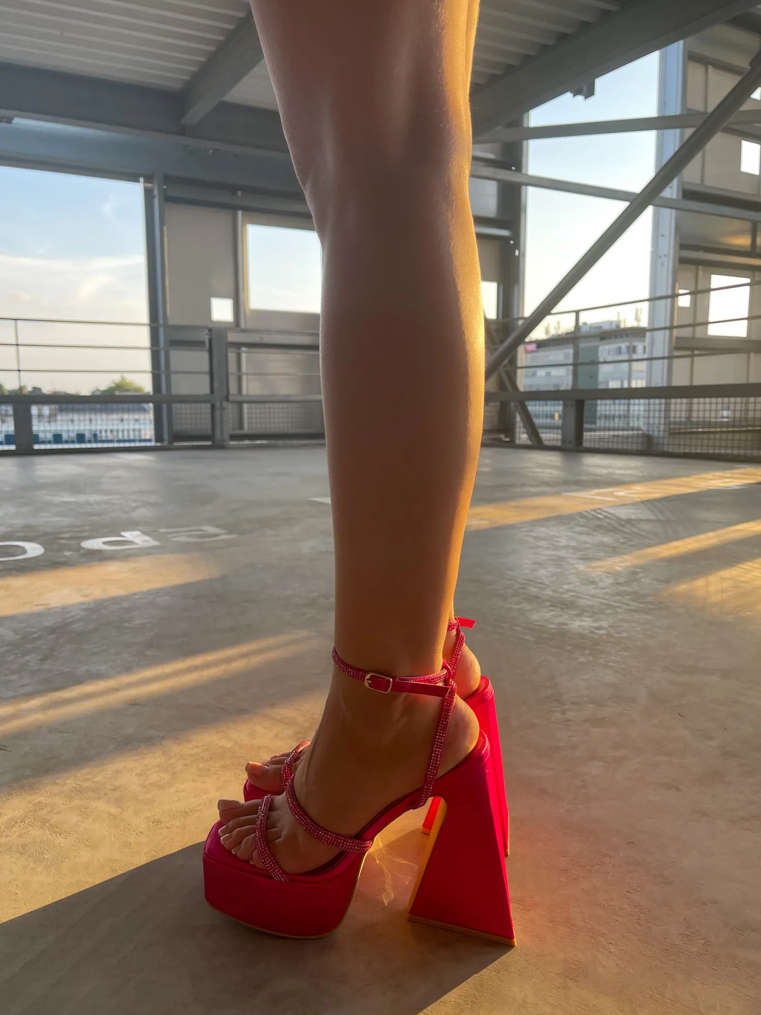 Cheap CASSY Holly - Sandales Roses A Plateforme Ornees De Strass Et A Talon Triangulaire Evase