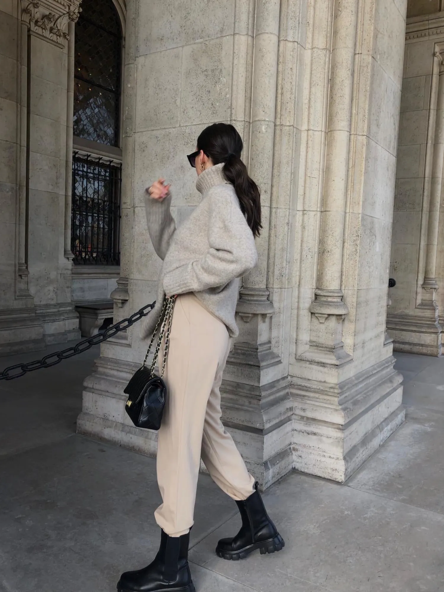 Discount CASSY Kelly- Bottines Noires Chelsea A Semelle Crantee