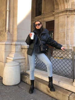 Discount CASSY Kelly- Bottines Noires Chelsea A Semelle Crantee