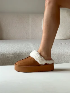 Hot CASSY Molly - Mules Fourrees Basses En Suedine Camel A Semelle Plateforme