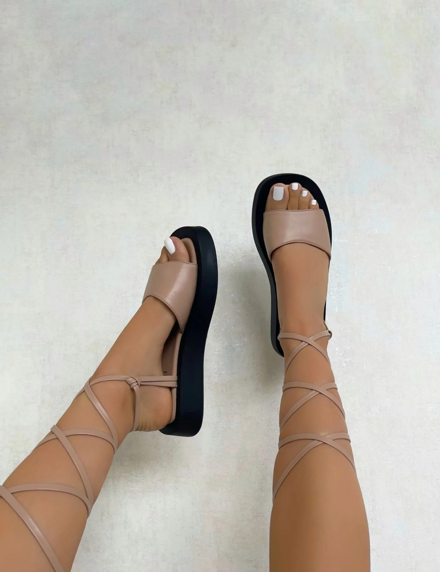 Hot CASSY Sandales Plates Beiges A Lacets