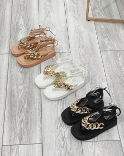 Sale CASSY Sandales Plates Blanches A Lacets Et Detail Chaine Doree