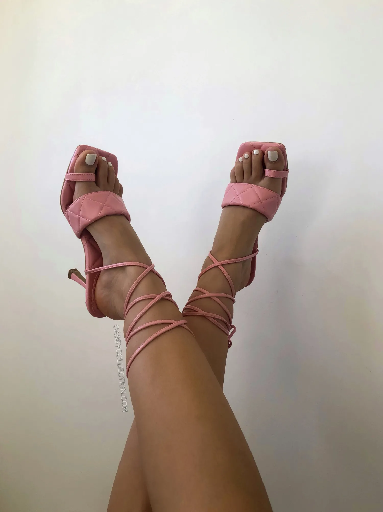 Outlet CASSY Sandales Roses A Bride D'Orteil Et Effet Matelasse