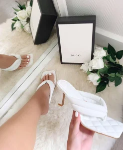 Best Sale CASSY Sandales Tong Blanches A Petit Talon