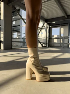 Shop CASSY Stella - Bottines Beiges Montantes A Plateforme En Simili Cuir Souple