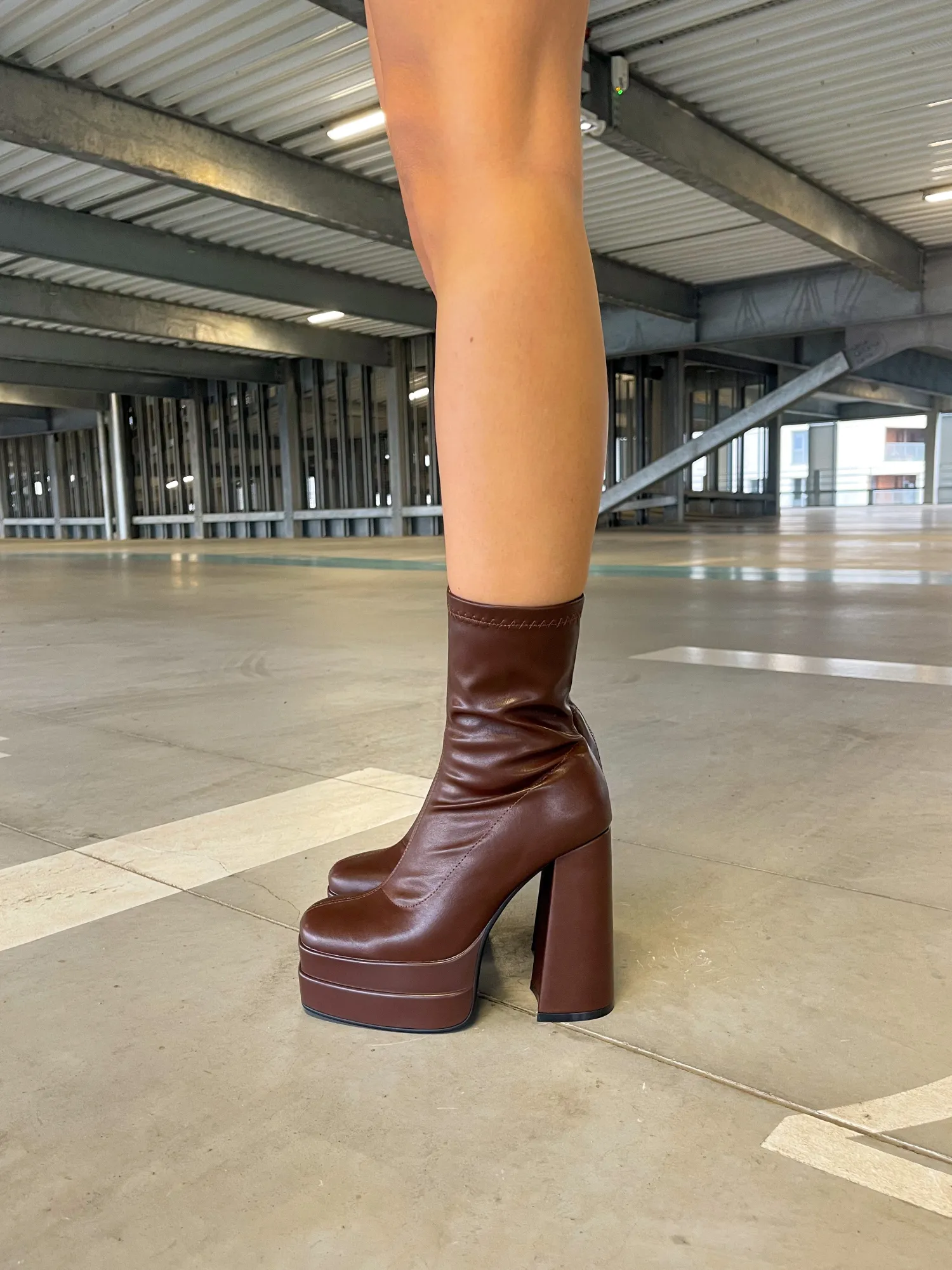 Discount CASSY Stella - Bottines Marrons Montantes A Plateforme En Simili Cuir Souple